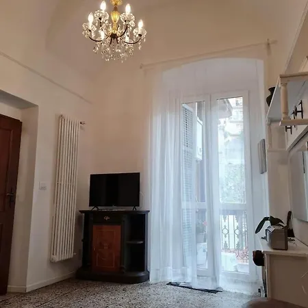 Apartment Gate 46